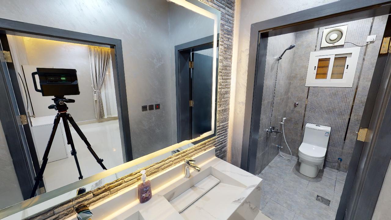 Comfy Chalet with Comfortable and Simple Furniture | 1792 Bathroom