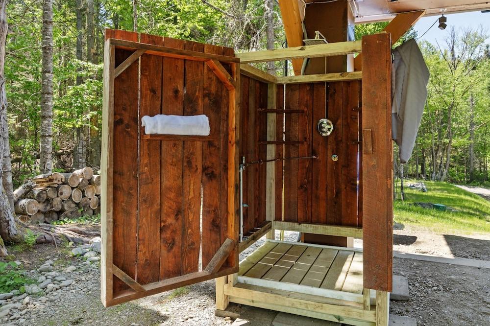 Birch Haven Tree House Directly ON Trail Room