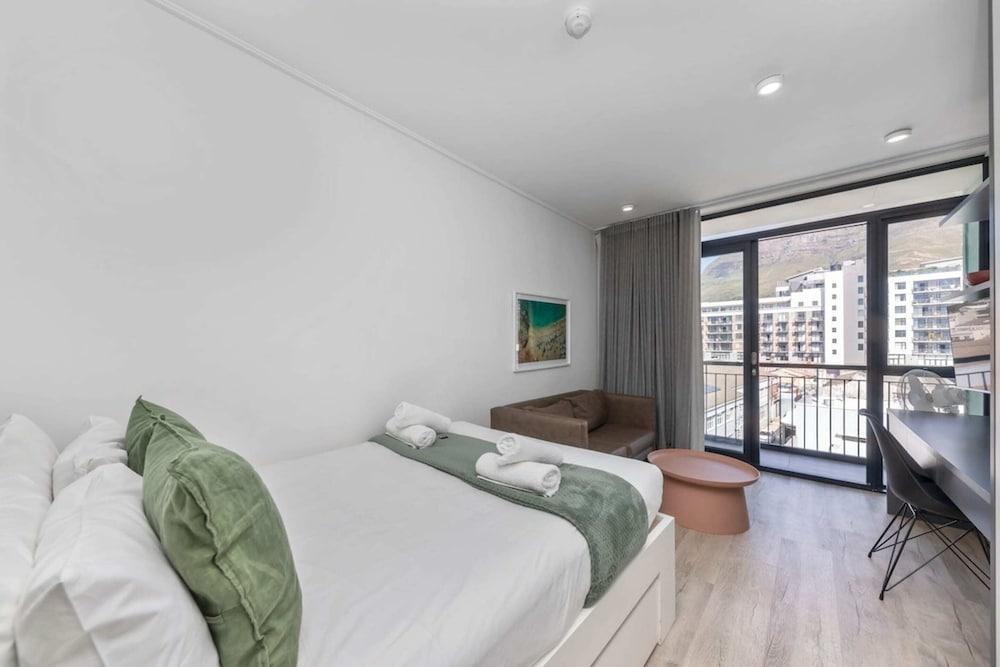 ستنينج ستوديو أبارتمنت ويذ بالكوني، وودستوك! غرفة