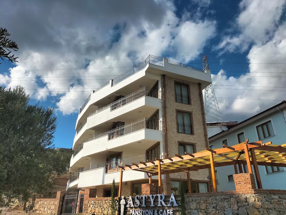 جوري أستيرا بانسيون