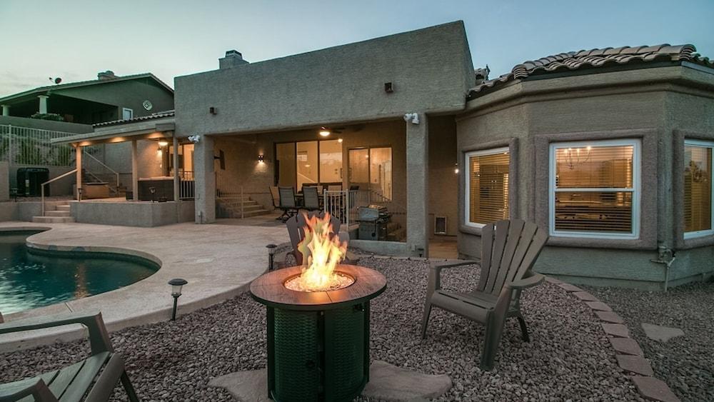 بريثتاكينج فيوز آند اهتد بول إن فاونتن هيلز! المنطقة الخارجية