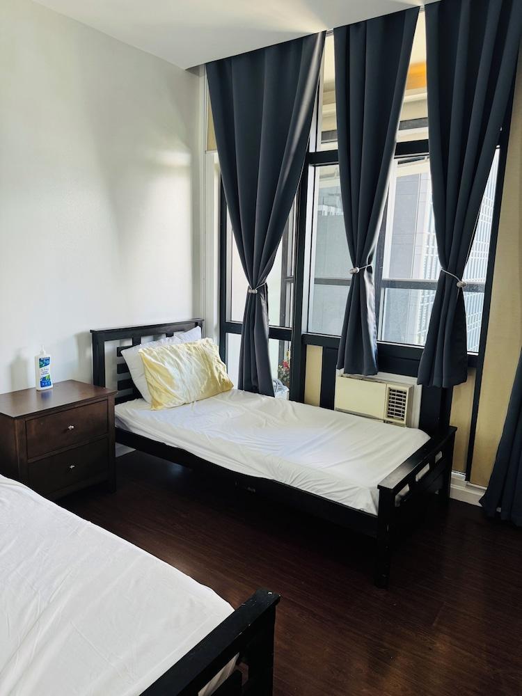 2 بد روم ويذ 2 بالكونيز سكايلاين فيو غرفة