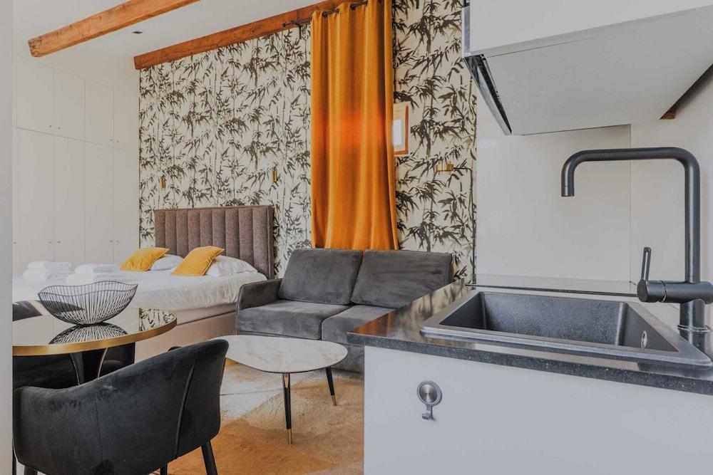 Charming Studio - 2P - Courcelles Room