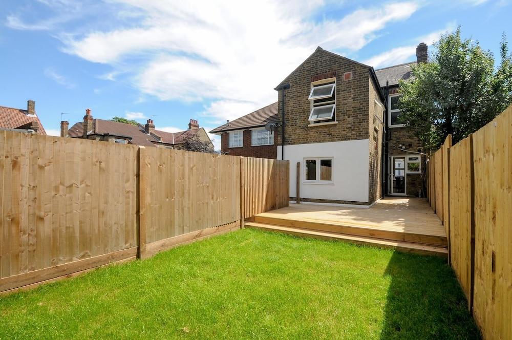 تشارمينج 5 ستار 3 بد لندن فلات، جاردن، باركينج المنطقة الخارجية