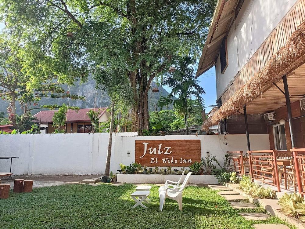 جالز إل نيدو إن باي كوكوتل