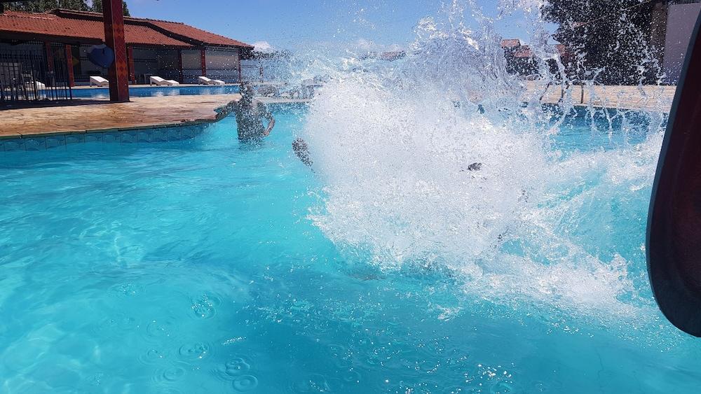 أوتل فازيندا كلوب جي أراسويابا دا سيها حمام سباحة