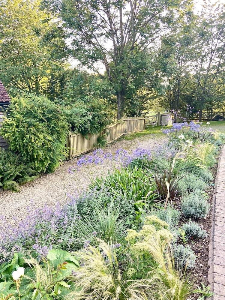 Luxury Chilterns Hideaway, Easy Access to London Property Grounds