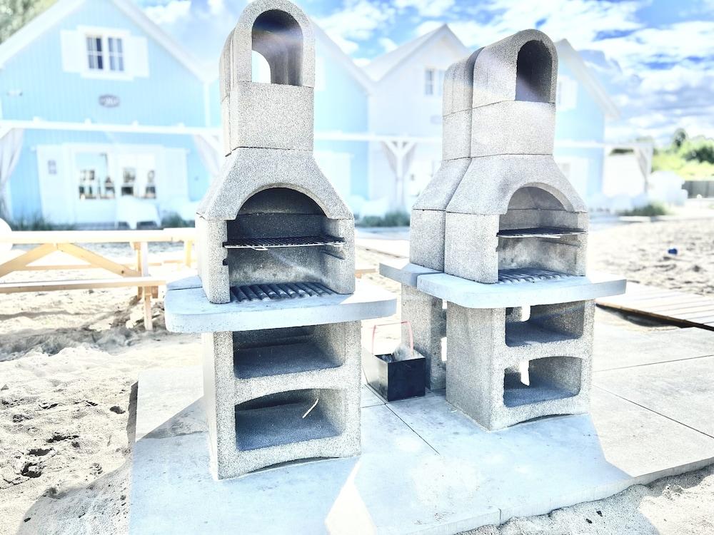 بالتيك فاميلي كوتيدجز سويمينج بول كيدز كلوب بيسي كليس منطقة شواء/نزهات