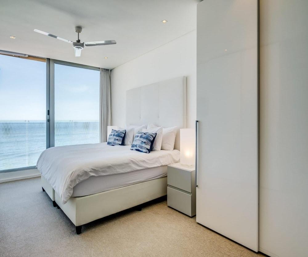 Clifton Apartment on the Waters Edge Ocean Breeze Room