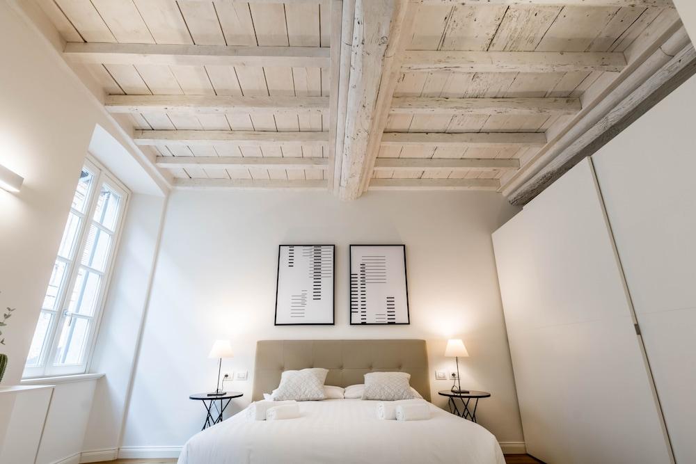 جويفي فولكورينا سبيجا مودرن فلات نيكست تو ذا دومو غرفة