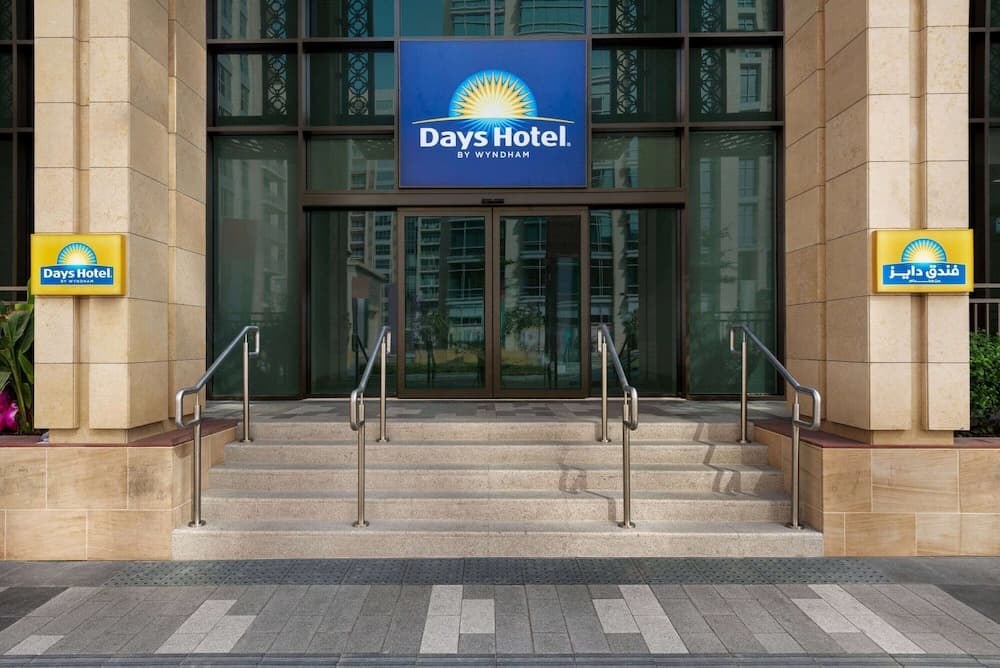 Mercure Dubai Gold District Exterior