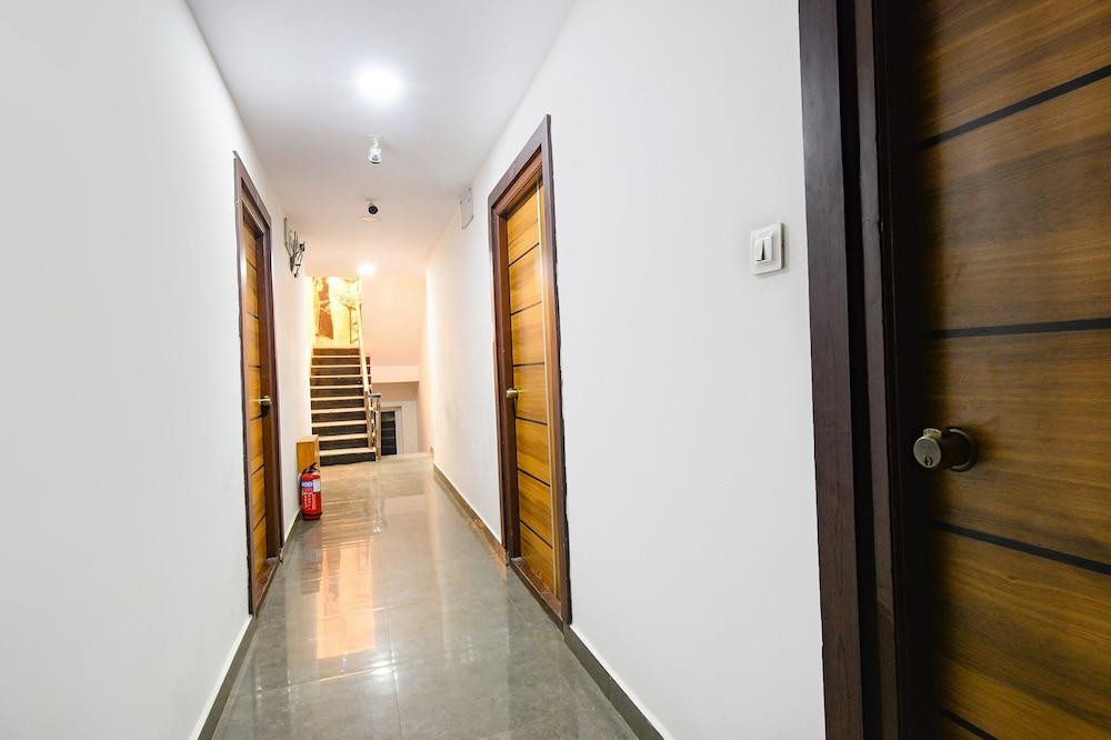 فاب هوتل د إ س هوتل آند سويتس - ار آرايتيش سيتي رايلواي ستيشن الردهة