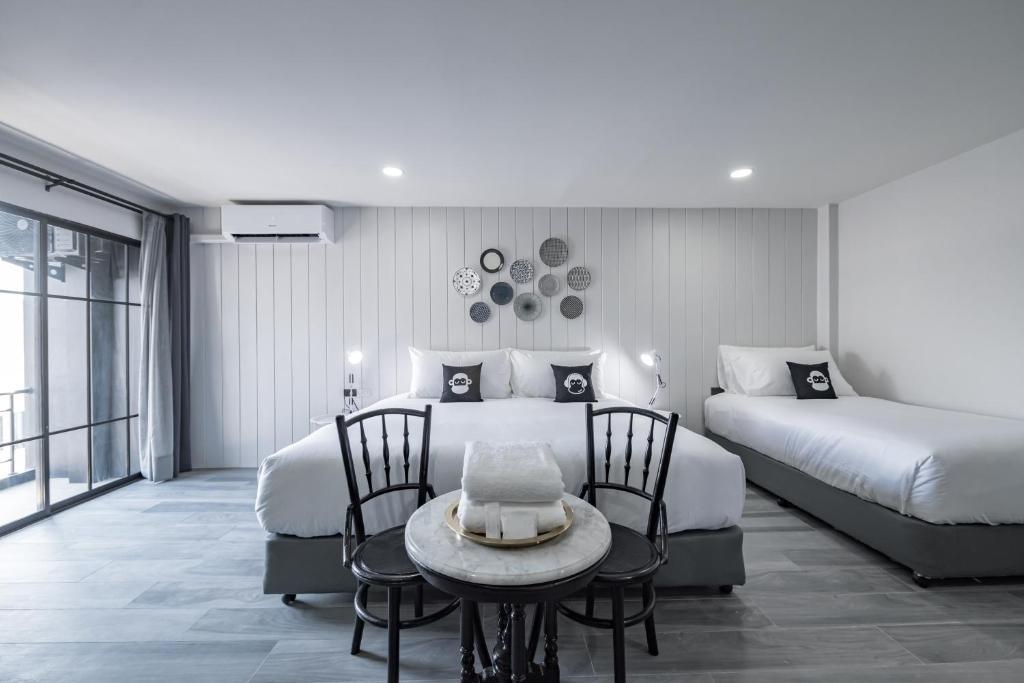 بلو مونكي بوتيك بانجسين أخرى