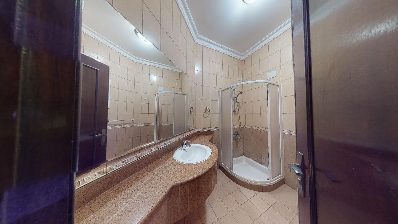 شاليه بتصميم رائع وبأثاث مريح وبسيط | 2032 حمام