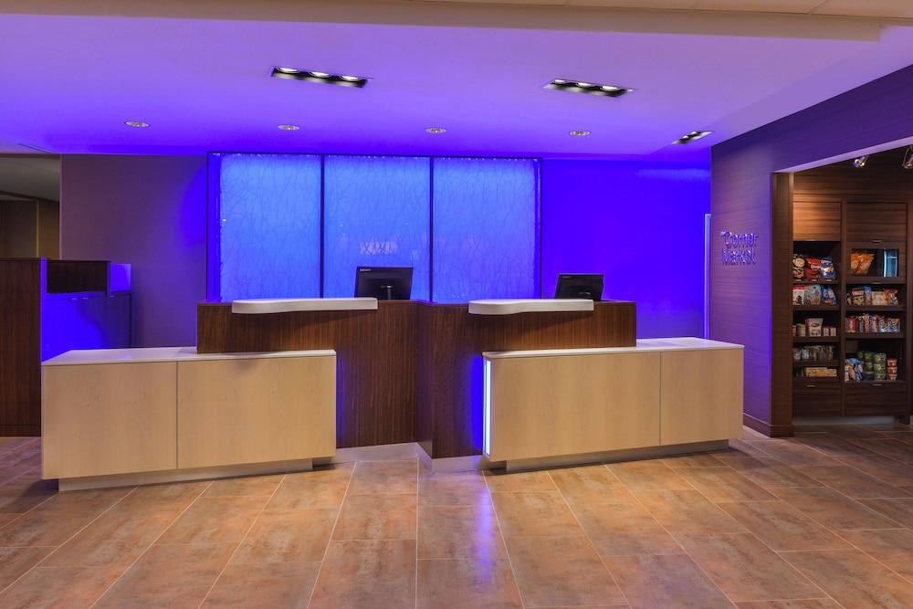 فيرفيلد إن آند سويتس باي ماريوت كورالفيل منطقة الاستقبال