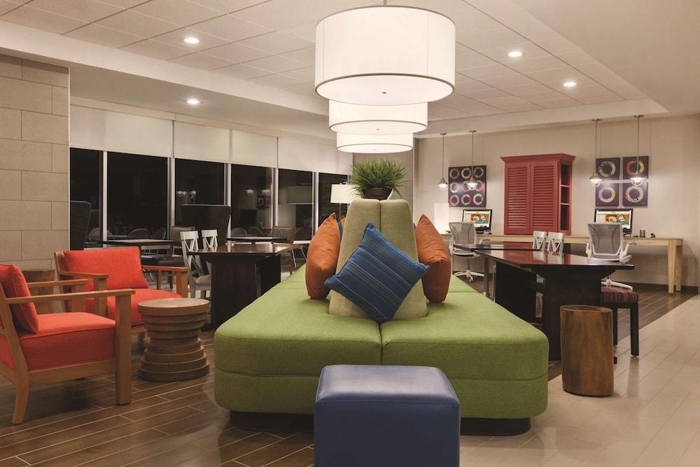 هوم2 سويتس باي هيلتون كوليدج ستيشن