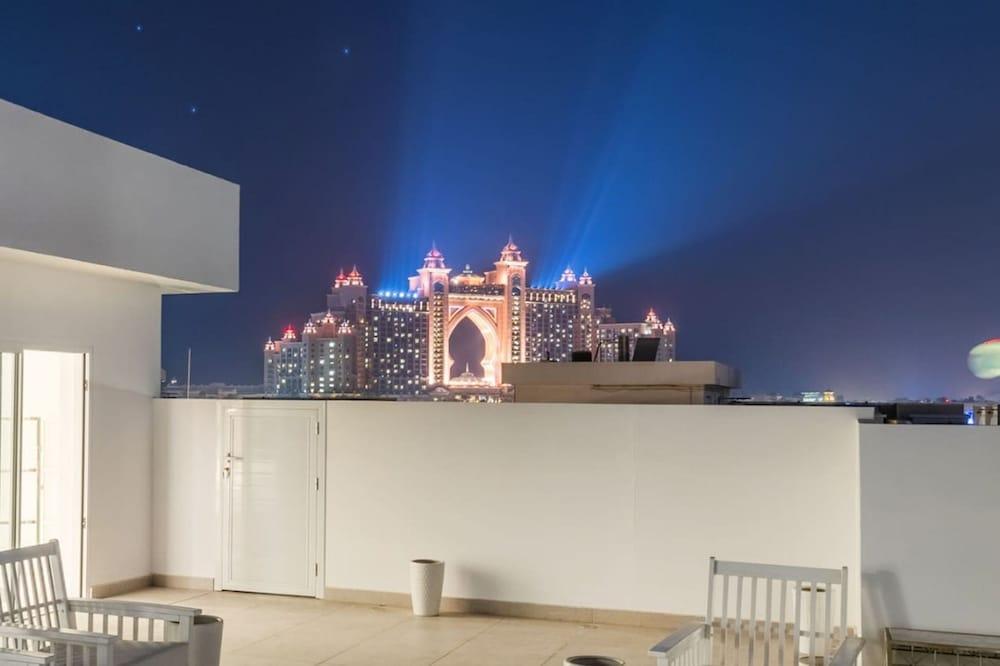 فيلا مكونة من 5 غرف نوم مواجهة للشاطئ بجاكوزي وحمام سباحة في النخلة غرفة