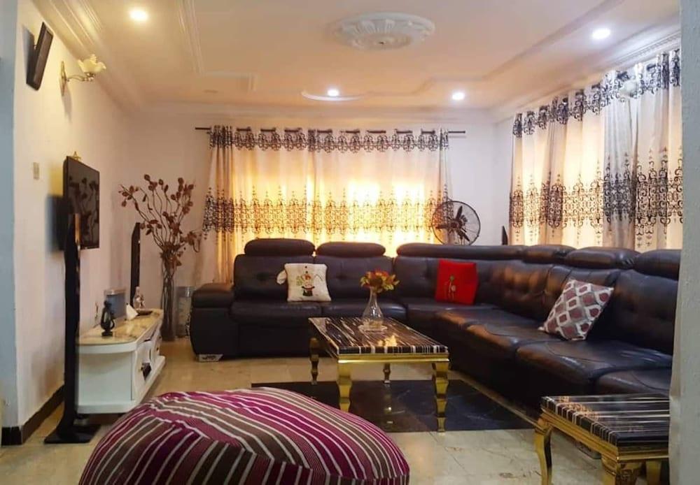 Biddex Lodge - by Cenlotts Reception