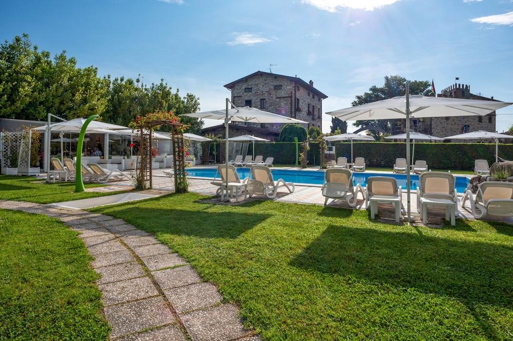 فيلا كورت ديلي دي