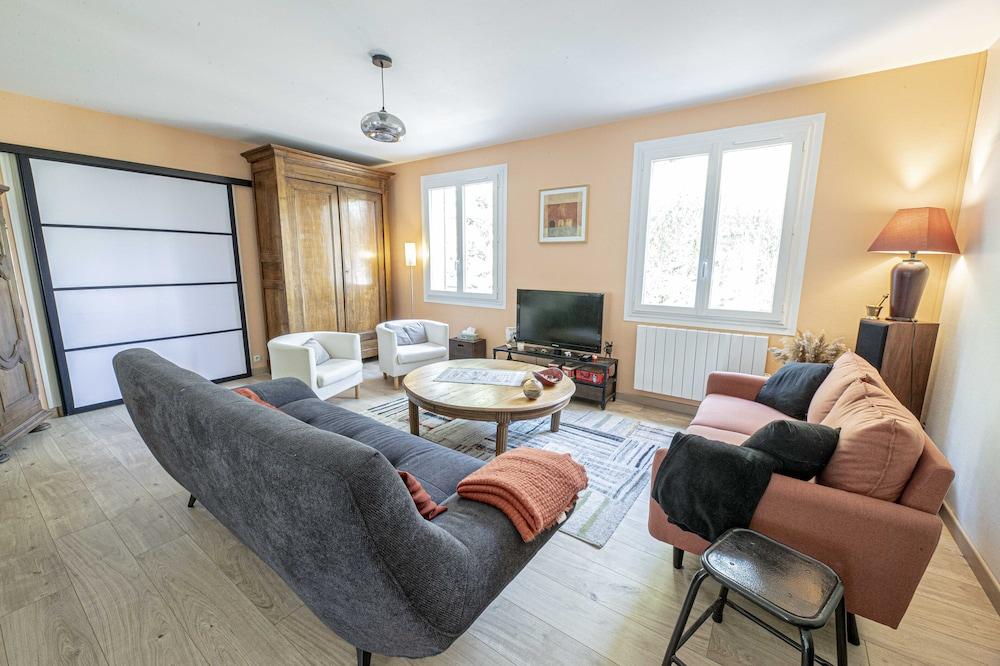 شامبر دوت أو شات فيري ، إسبايس بين ايتر داخلي