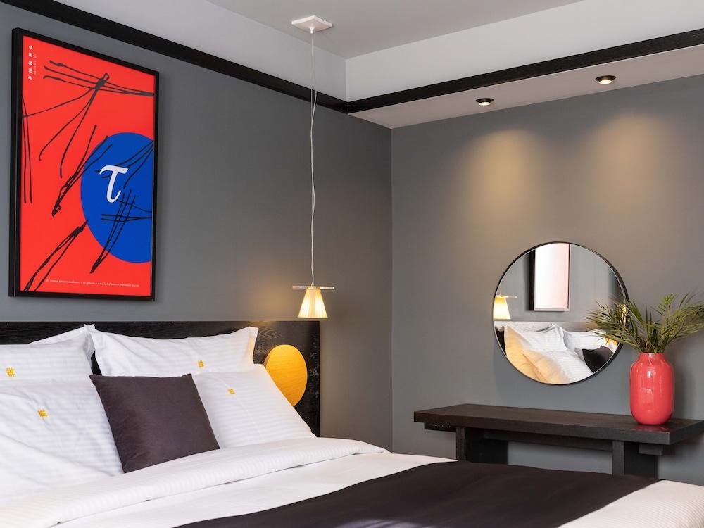 3 باينز ديزاين ليفينج الصورة الأساسية