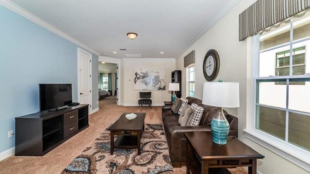 أو في 4819 - ريونيون ريزورت - 5 بد رومز 4.5 باث رومز فيلا منطقة الجلوس في الردهة