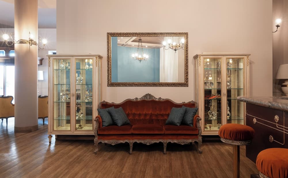 Mokinba Hotels King Lobby Sitting Area