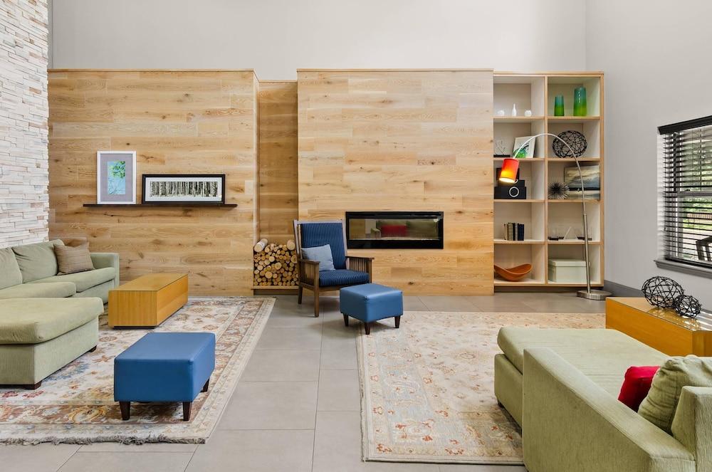 كانتري إن آند سويتس باي راديسون، روانوك، فرجينيا الردهة