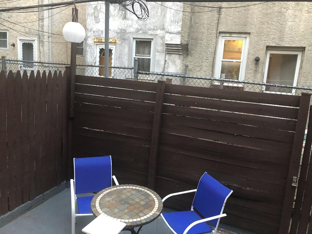 Point Breeze Row Exterior