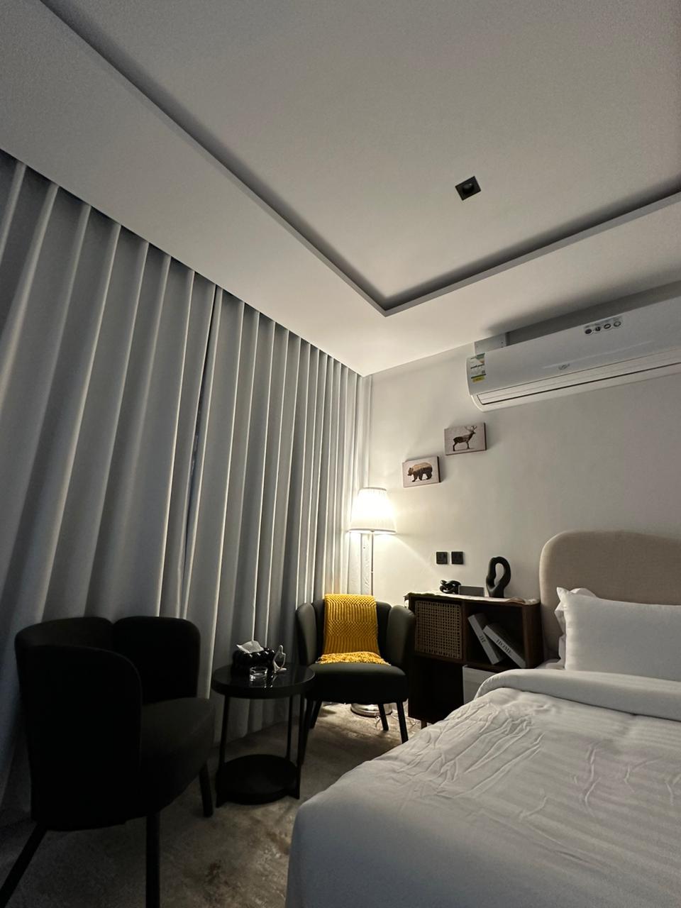 Elegant Studio with Comfortable and Simple Furniture | 5718 Bedroom
