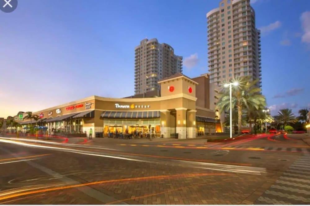 Gorgeous Spot in Hallandale Beach With Pool!! Exterior