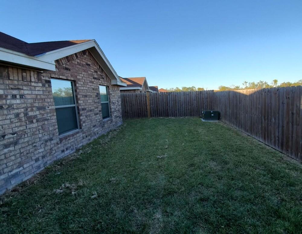 2BD 2BT Apt Near University Room