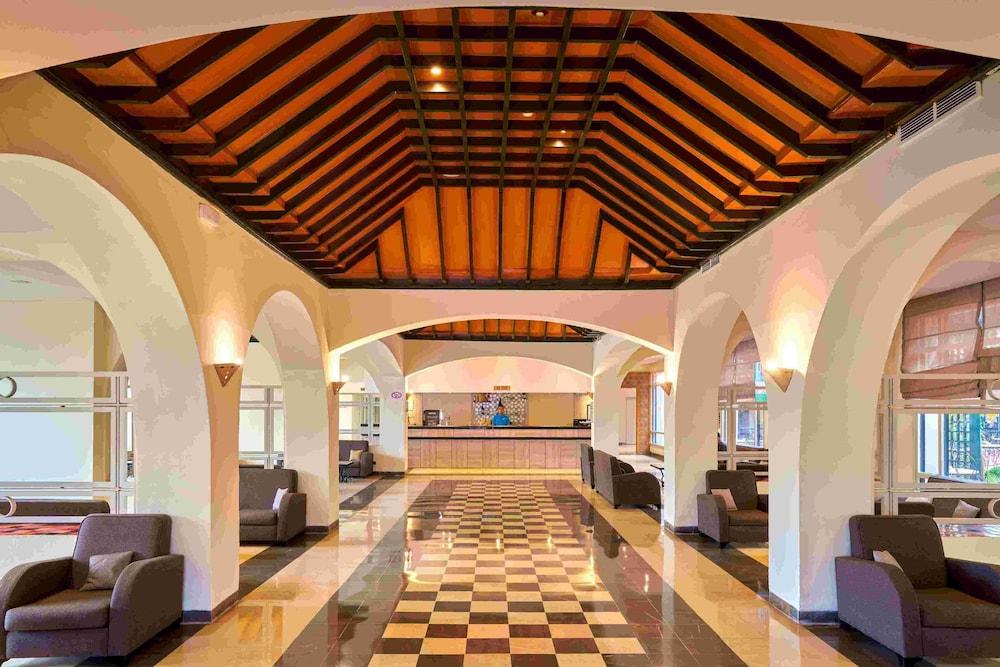 توي سونيو بالم بيتش سكينز منطقة الانتظار في الردهة