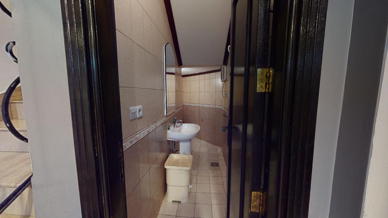 Attractive Chalet with Comfortable and Simple Furniture | 1954 Bathroom