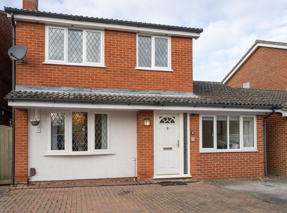 سبيشوس 4 بد روم كامبريدج هاوس، فري باركينج المنطقة الخارجية