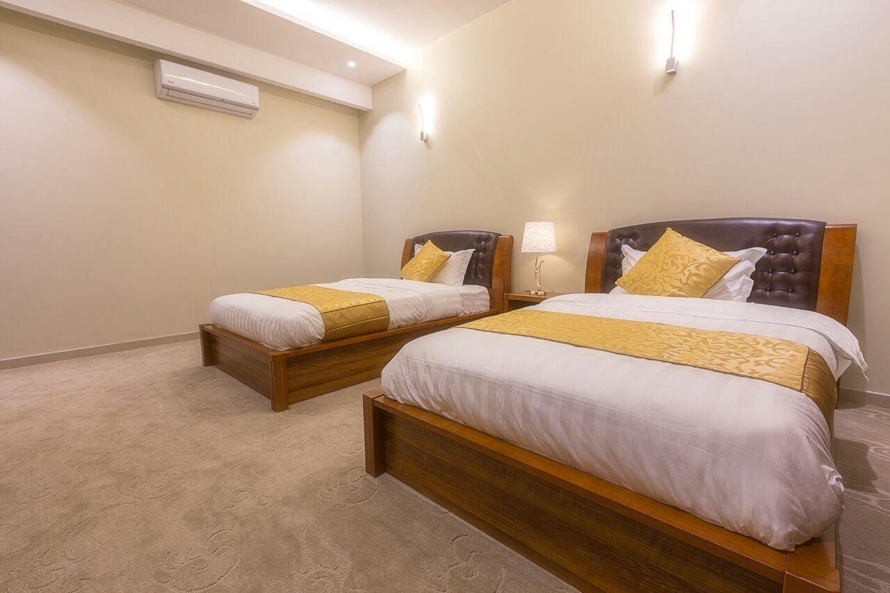 Comfy Chalet with Comfortable and Simple Furniture | 4271 Bedroom