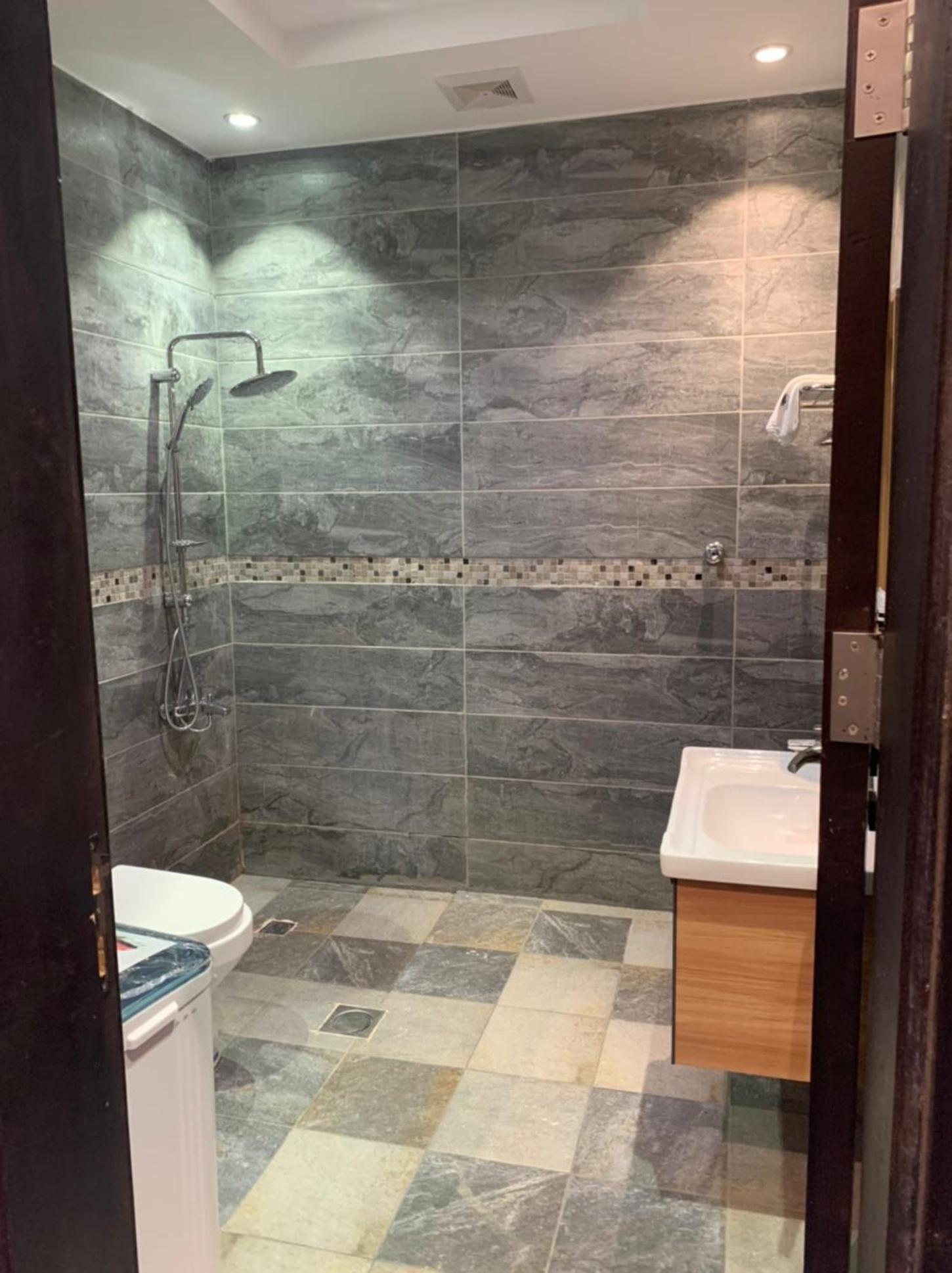 Comfy Chalet with Pool | 2724 Bathroom