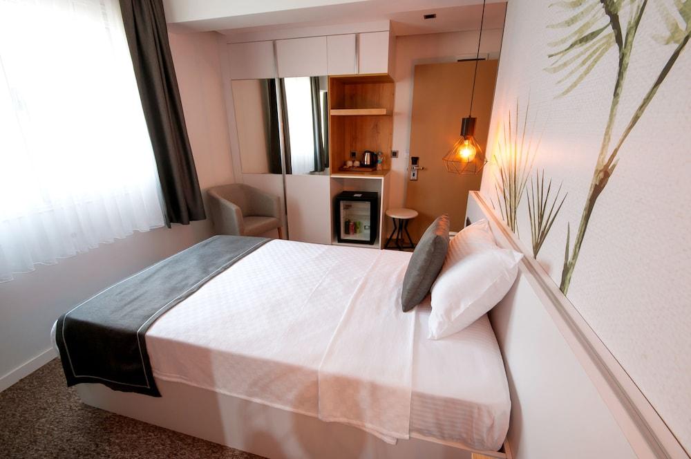 Luis Otel Room
