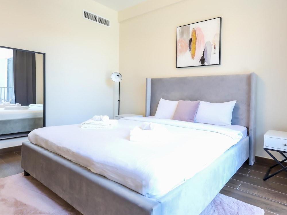 إيليت لاكس هوليداي هومز - شقة رائعة بغرفة نوم واحدة بصالة ألعاب رياضية في أرجان دبي غرفة