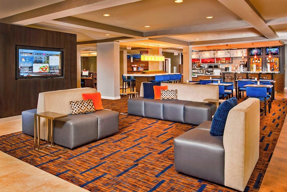Courtyard by Marriott Frederick Lobby