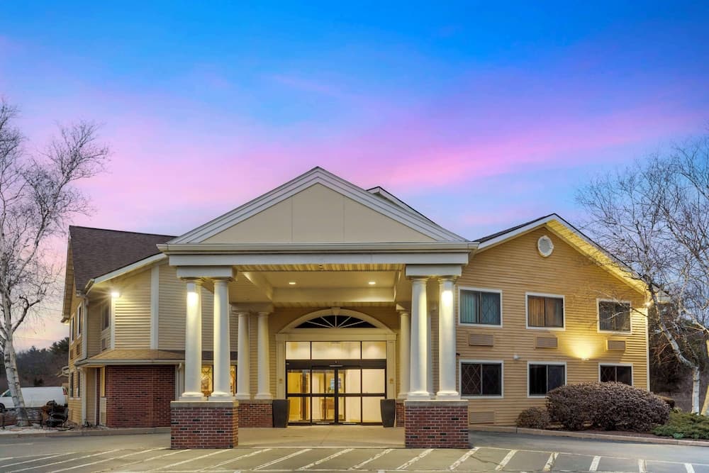 Best Western The Inn at Sharon/Foxboro Exterior