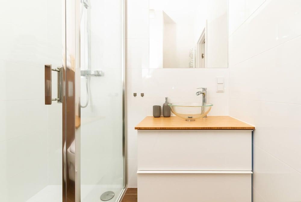 Studio Grudziądzka Gdańsk by Renters Bathroom