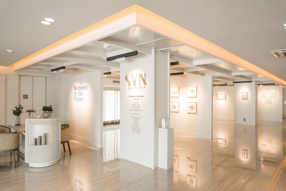 سيٕني اب وتيك هوتل الردهة