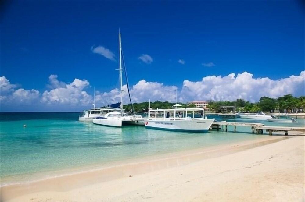 سن سيت فيلاس 12 دي 2 بد روم كوندو باي ريدآونينغ الشاطئ