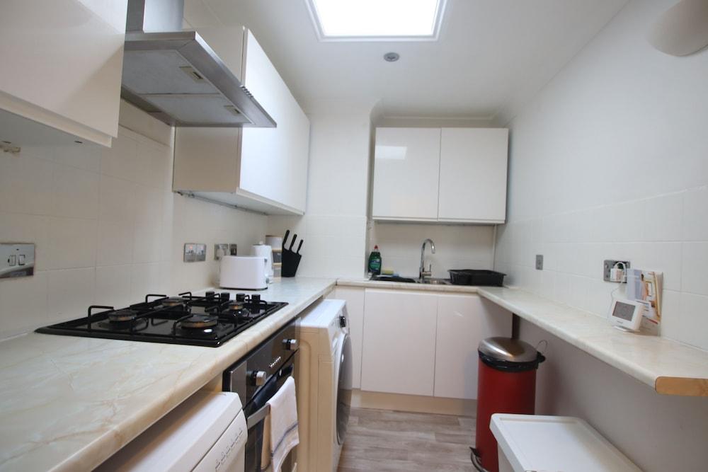 2 بد روم فلات إن بيوتيفول كليفتون مطبخ خاص