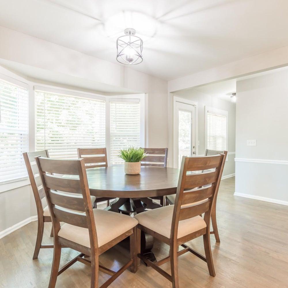 بيوتيفول لارج نيولي رينو فيتد 5 بدروم هاوس غرفة