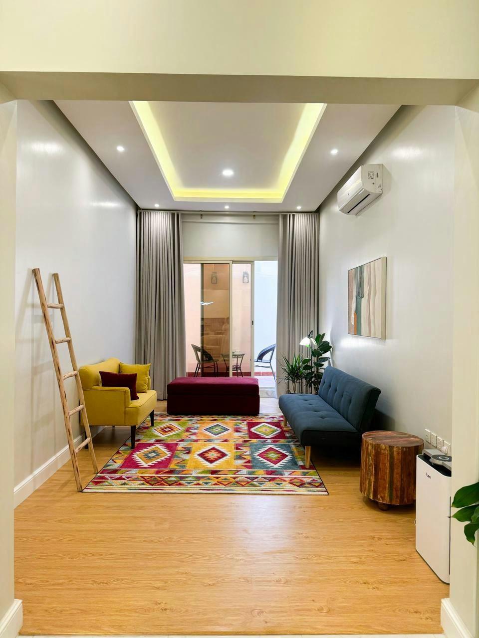 Elegant Apartment with Self Check-in | 4741 Living Room