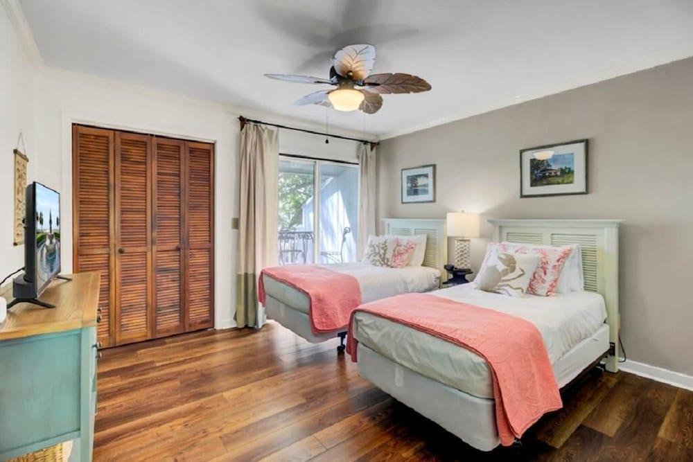 راكيت كلوب 37 باي وايلد ديونز، إن ريزورت كور غرفة