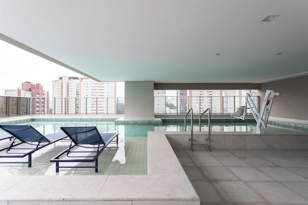 Charlie Nik Perdizes Rooftop Pool