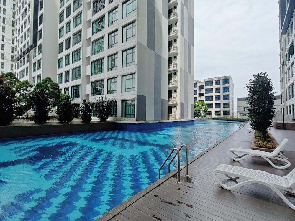 Kempas Dsummit Residences by Antlerzone Waterslide